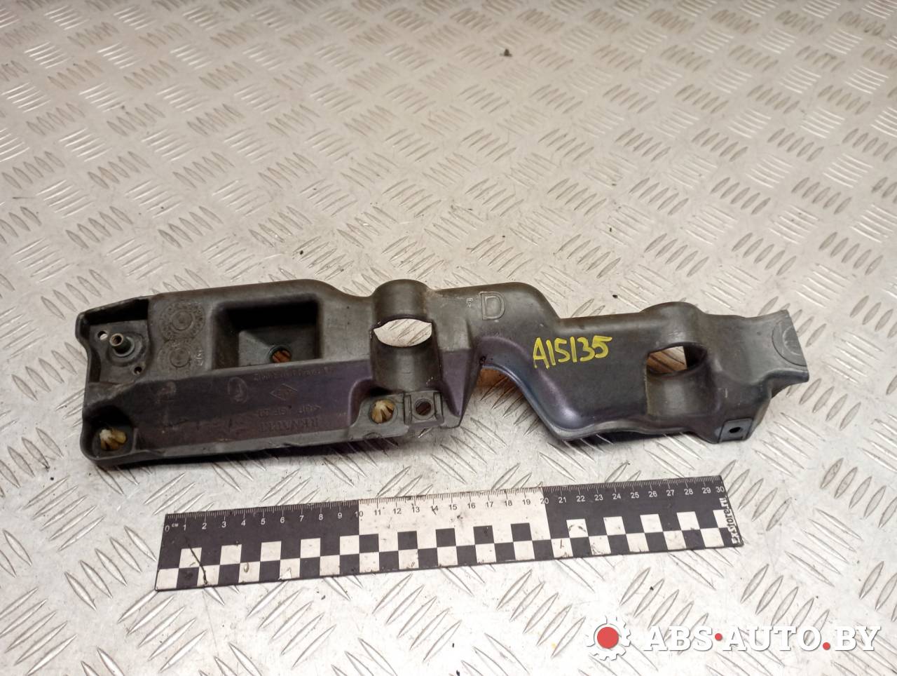 крепление ( кронштейн ) крыла Renault Grand Scenic 3 поколение 2011, 1.5 л., дизель, МКПП, правый руль, 631220010R - фото №1