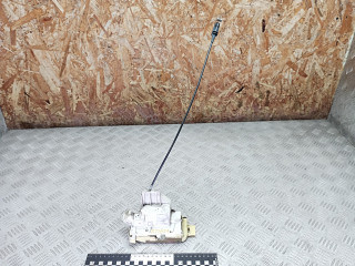 замок двери задней левой Ford Focus 1 поколение 2001, XS41A26413BH