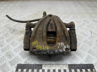 суппорт передний правый Toyota Avensis 2 поколение (T250) 2006, 2.0 л., дизель