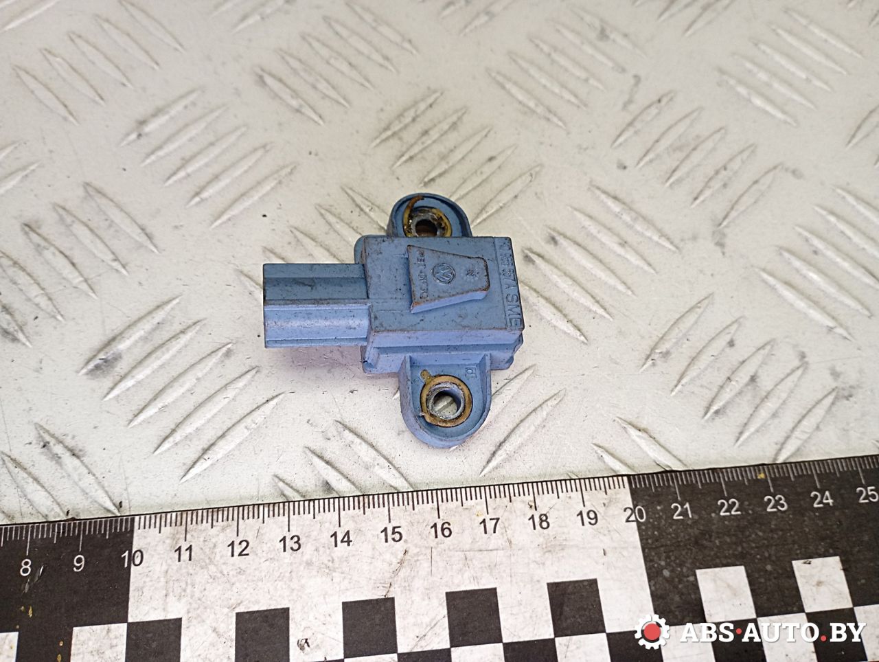 датчик удара Volkswagen Golf 5 поколение 2007, 1.9 л., дизель, 1K0955557A - фото №1