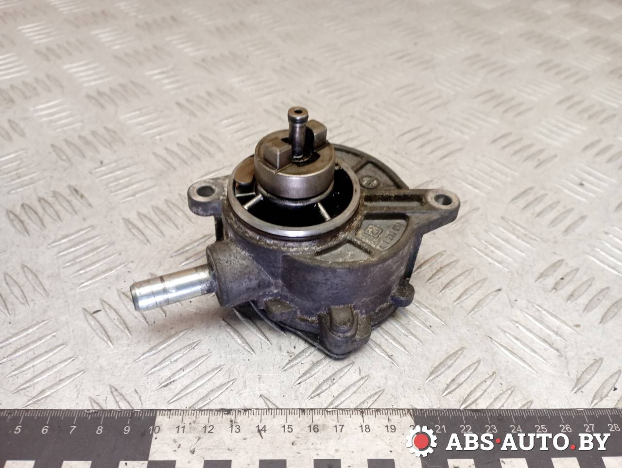 насос вакуумный Mercedes-Benz Vito W639 2010, 2.2 л., дизель, МКПП, A6462300165, 05117675AA, 68038549AA, 6462300165, 6462300365, A6462300365, LA1231052 - фото №1