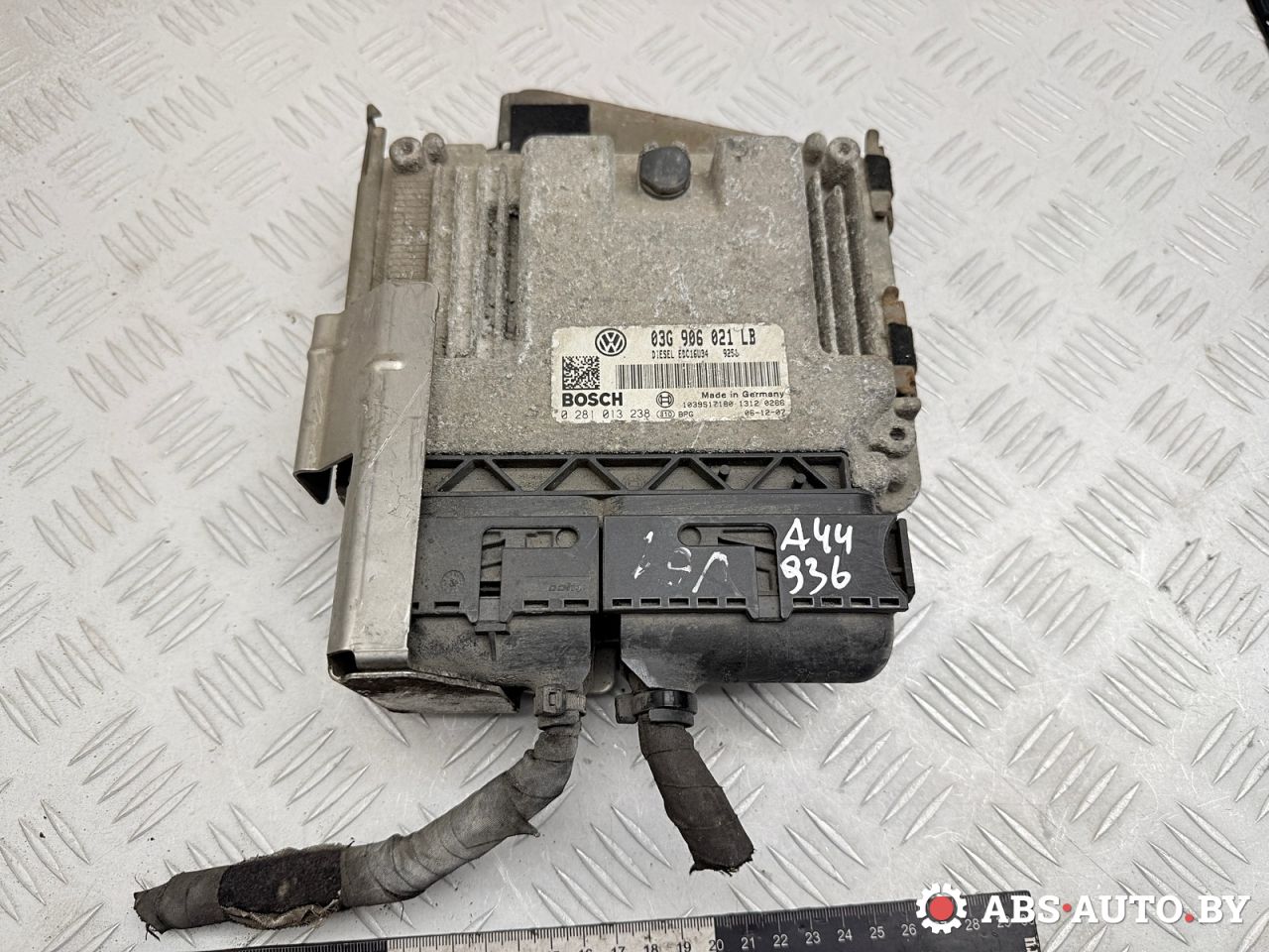 блок управления двигателем Skoda Octavia 2 поколение (A5) 2006, 1.9 л., BXE, дизель, МКПП, универсал, 03G906021LB, 0281013238, 1039S17180 - фото №1