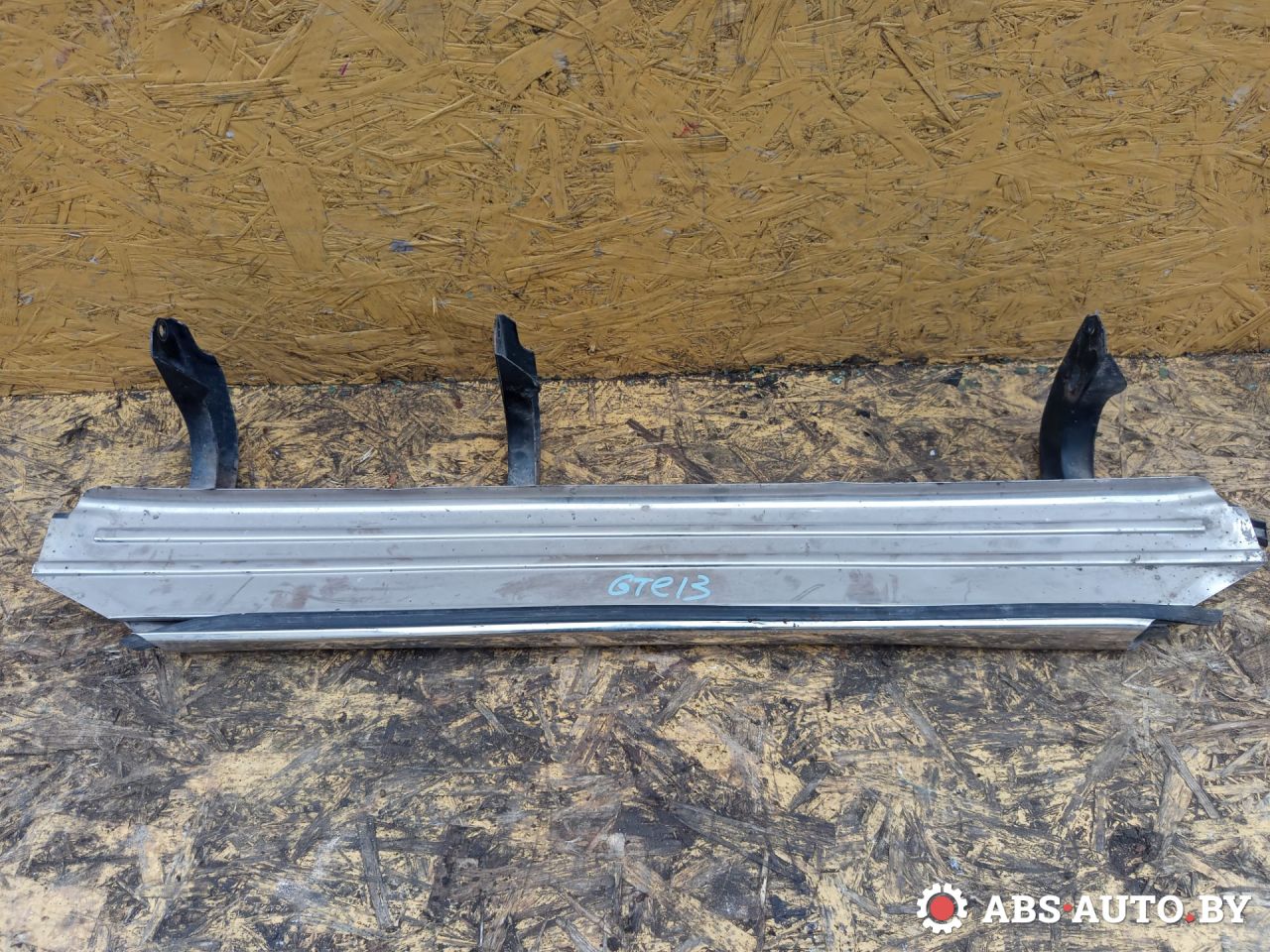 подножка Mitsubishi Pajero 3 поколение 2002, 3.2 л., дизель, МКПП, внедорожник 3 дв. - фото №1