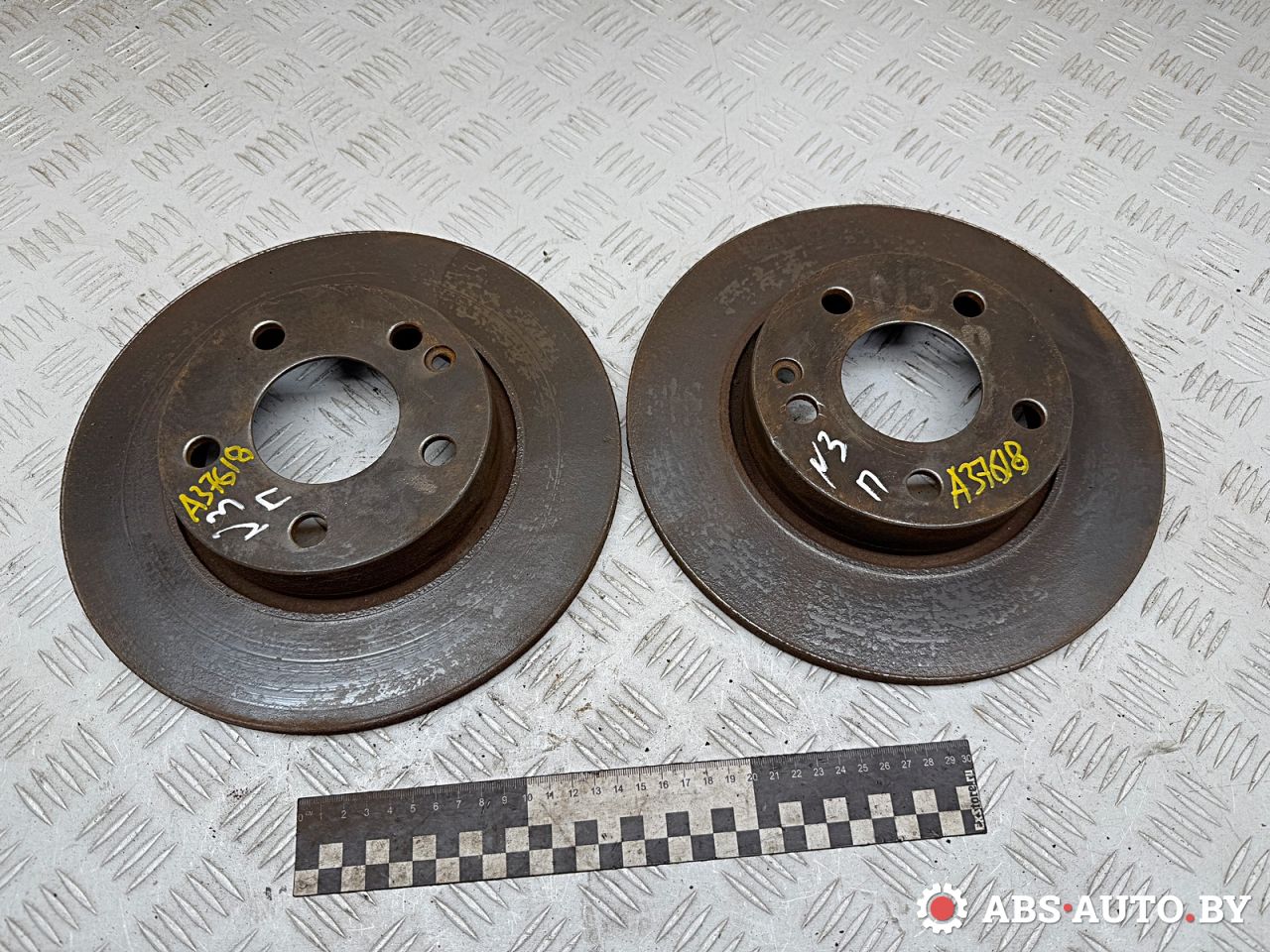 диск тормозной передний Mercedes-Benz A W169 2 поколение (2004-2008) 2005, 1.5 л., M 266.920, бензин, МКПП, хетчбэк 5 дв., правый руль, A1694210012, 1694210012 - фото №1