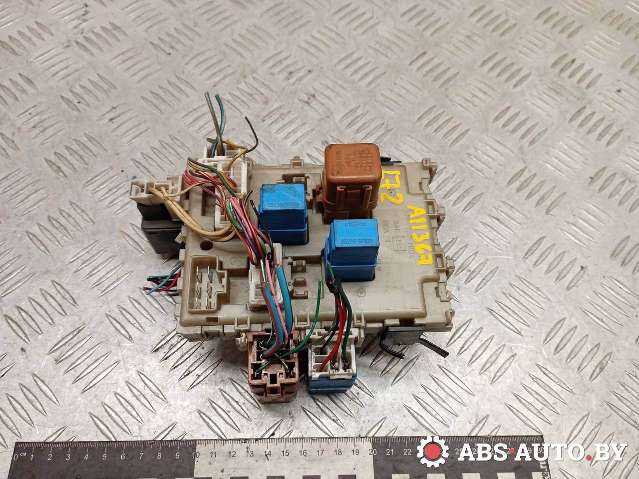 блок предохранителей Nissan Primera P12 (2001 - 2008), 2.2 л., дизель, МКПП, универсал, 24350AV700 - фото №1