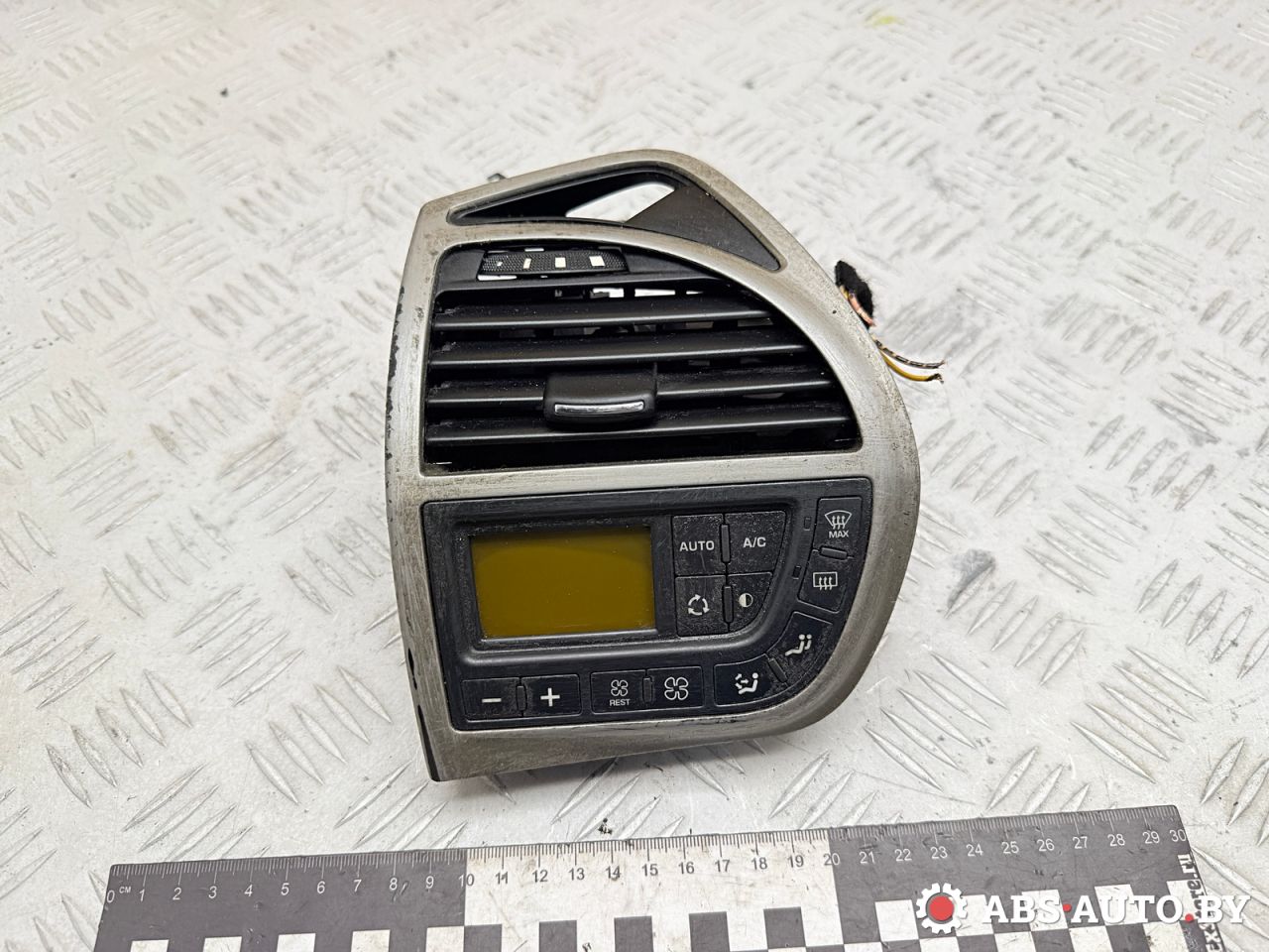 дефлектор обдува салона Citroen C4 Grand Picasso 1 поколение 2006, 1.8 л., 6FY (EW7A), бензин, МКПП, 96817862CL, 9650868977 - фото №1