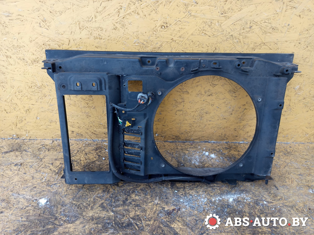 диффузор вентилятора Peugeot 3008 1 поколение 2011, 1.6 л., дизель, робот, передний привод, правый руль, 1858824116, 1859382116, 9676568780, 9676569080 - фото №1