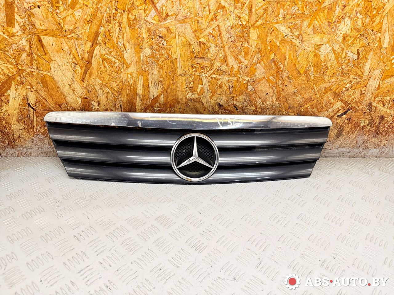 решетка радиатора Mercedes-Benz A W168 1 поколение (1997-2001) 2000, 1.7 л., OM 668.940, дизель, АКПП, хетчбэк 5 дв., передний привод, 1688800083 - фото №1