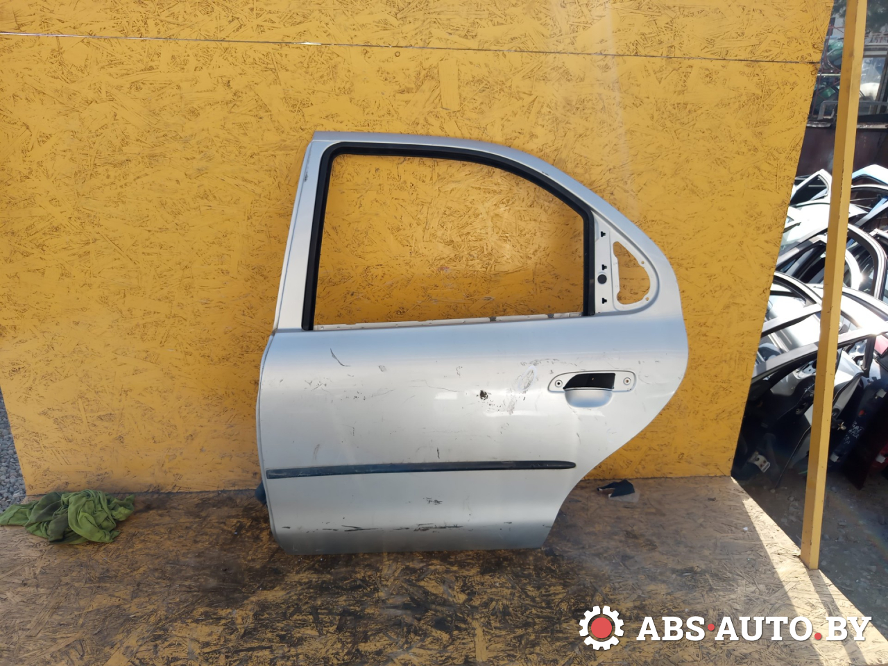 дверь задняя левая Ford Mondeo 2 поколение 1997, хетчбэк 5 дв. - фото №1