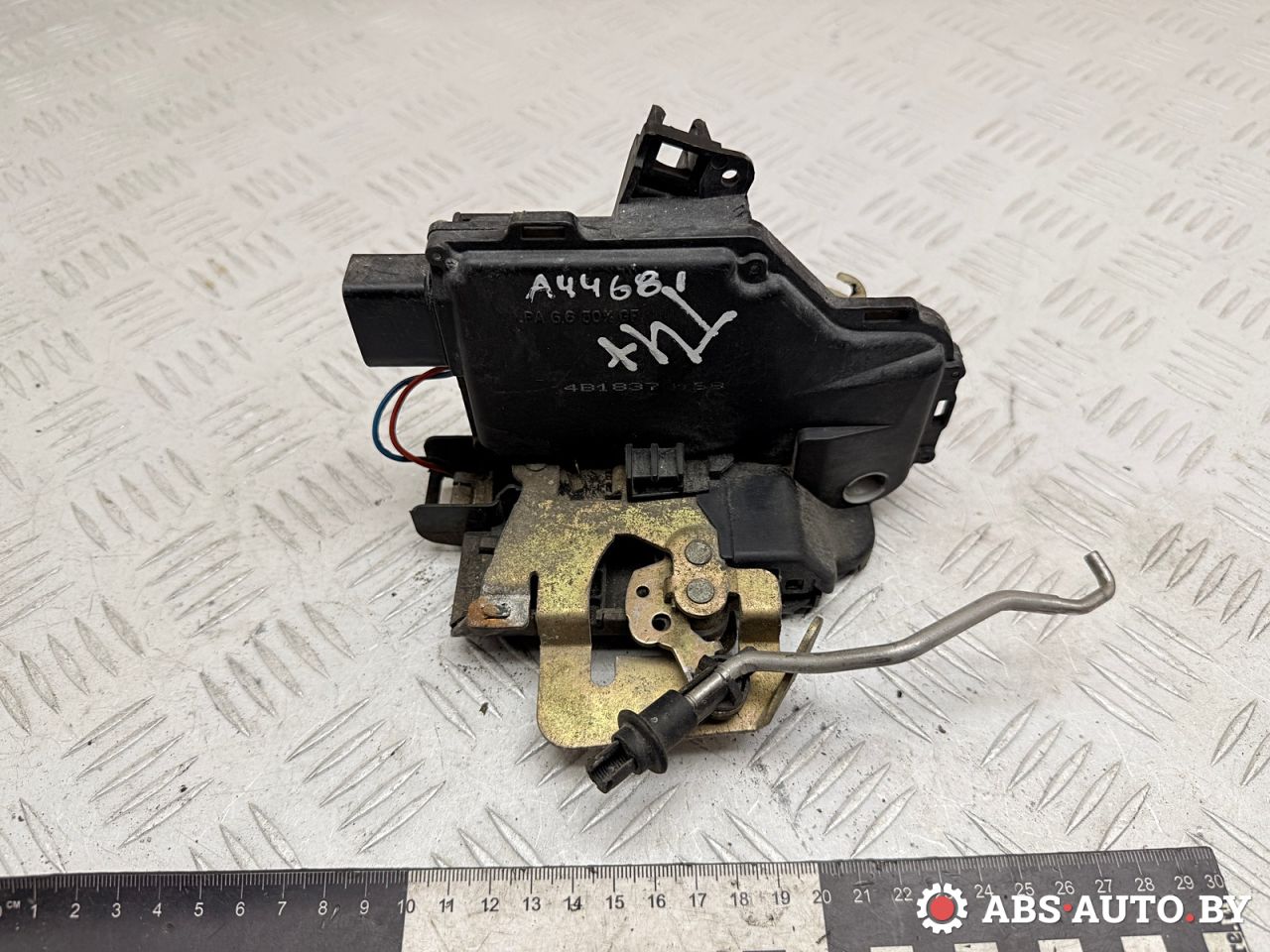 замок двери передней левой Audi A6 4B/C5 1999, 2.5 л., AKN, дизель, МКПП, универсал, передний привод, 4B1837015B, 4B1837015G, 401837015 - фото №1