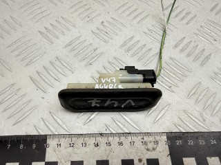 кнопка открытия багажника Peugeot 308 T7 2010, 1.6 л., 9HX (DV6ATED4), дизель, МКПП, 6490R3