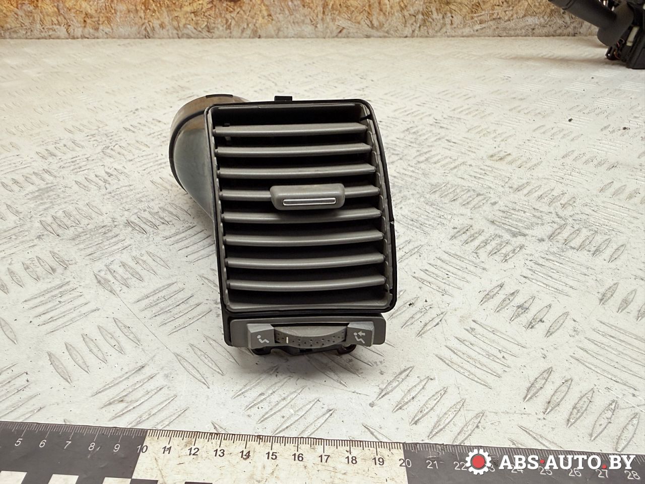 дефлектор обдува салона Renault Laguna 2 поколение 2002, 1.9 л., F9Q 750, дизель, МКПП, хетчбэк 5 дв., передний привод, A1068601, 214608 - фото №1