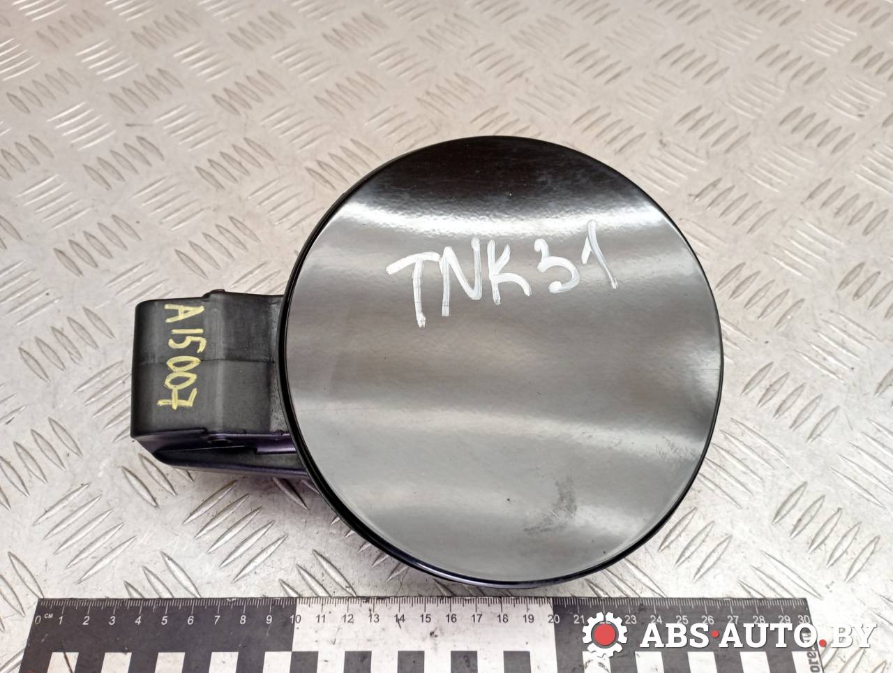 лючок топливного бака Kia Sorento 2 поколение 2010, 2.2 л., дизель, МКПП, полный привод, правый руль, 695102P000, 695132P000, 695132P100 - фото №1