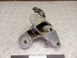 кронштейн двигателя Audi A4 B5 1999, 1.8 л., бензин, 8D0199352H