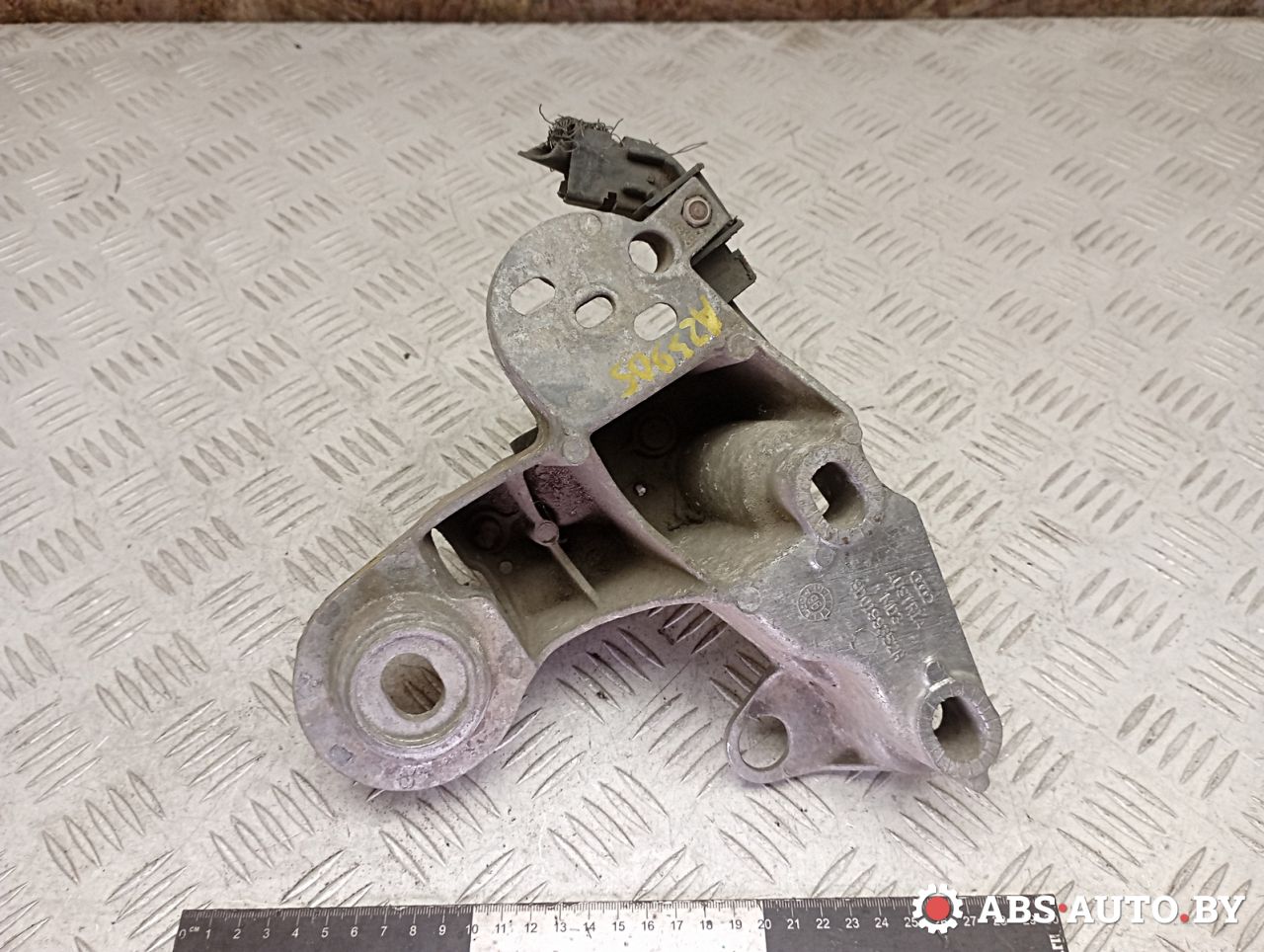 кронштейн двигателя Audi A4 B5 1999, 1.8 л., бензин, 8D0199352H - фото №1