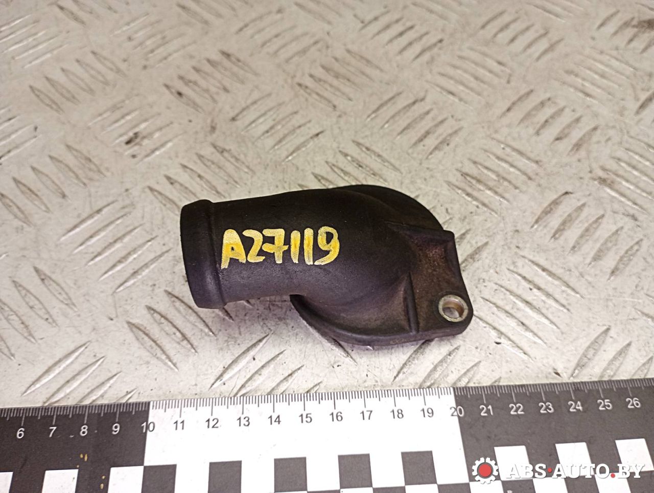 фланец (тройник) системы охлаждения Volkswagen Caddy 1 поколение 1992, 1.6 л., бензин, 055121121F - фото №1