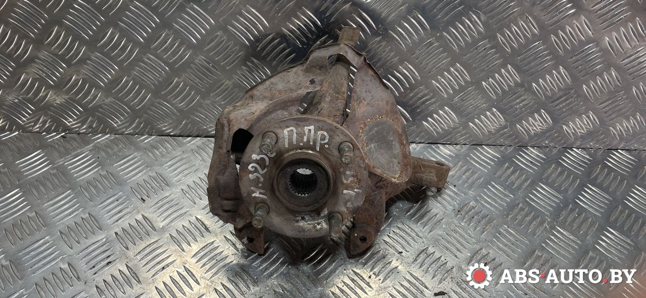 ступица передняя правая Mazda 323C BA 1995, 1.5 л., бензин - фото №1