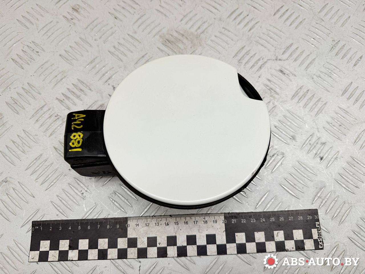 лючок топливного бака Peugeot 3008 1 поколение 2012, 1.6 л., 9HR (DV6C), дизель, робот, 9682803280 - фото №1