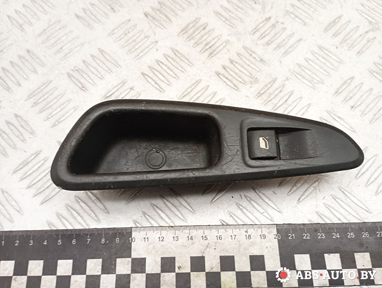 кнопка стеклоподъемника двери задней правой Peugeot 308 T7 2010, 2.0 л., RHR (DW10BTED4), дизель, МКПП, универсал, 96573850XT, 53269802, 11688 - фото №1