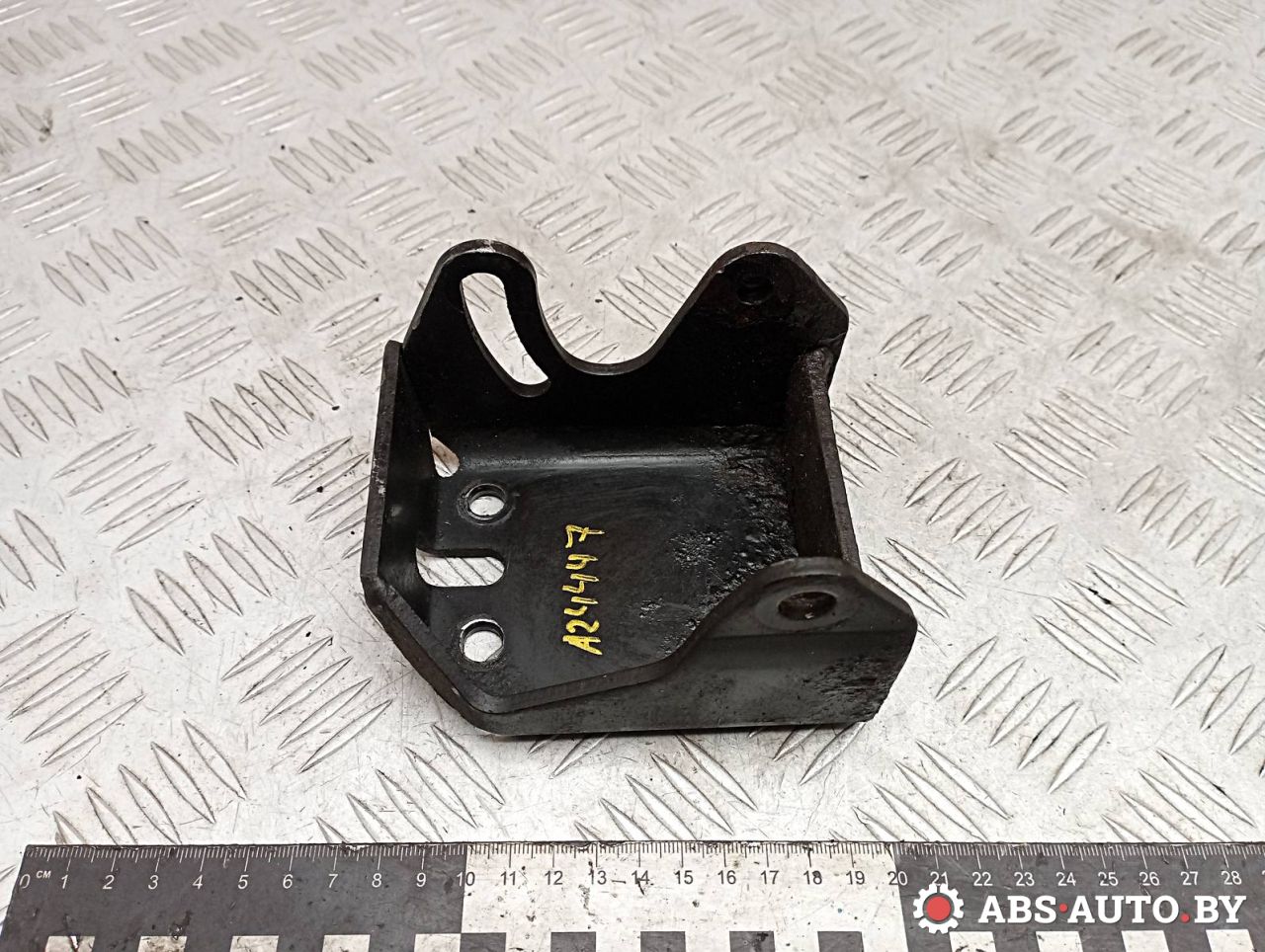 кронштейн гидроусилителя Mitsubishi Galant 7 поколение 1996, 1.8 л., бензин - фото №1