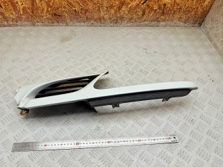 решетка радиатора Renault Scenic 1 поколение (1996 - 1999), 1.6 л., K7M 702, бензин, МКПП, 7700834200