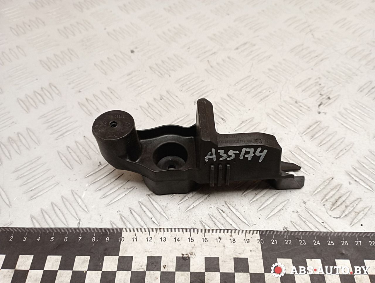 Крепление бампера заднего Peugeot 3008 1 поколение 2012, 1.6 л., дизель, робот, передний привод, правый руль, 9685935880 - фото №1