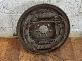 защитный кожух тормозного механизма Volkswagen Golf 3 поколение 1995