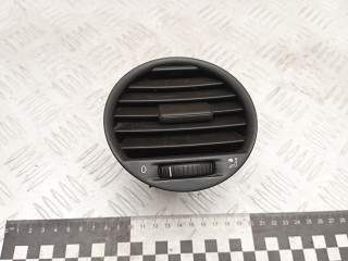 дефлектор обдува салона Volkswagen Caddy 3 поколение 2008, 1.9 л., BLS, дизель, АКПП, 2K0819703B