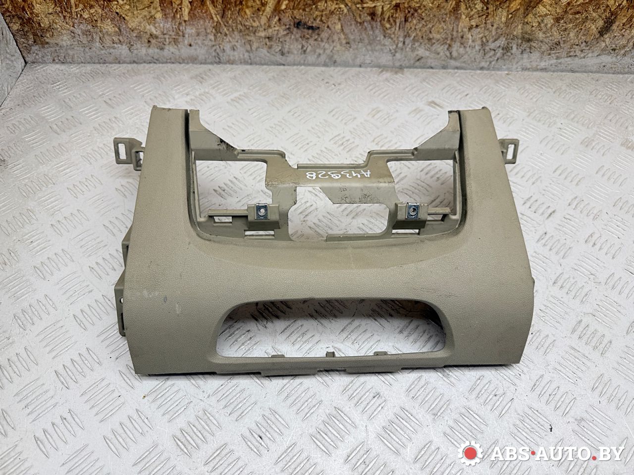 накладка на торпедо (консоль) Renault Scenic 3 поколение 2010, 1.9 л., F9Q 872, дизель, МКПП, минивэн, 681040001R, 681040008R - фото №1