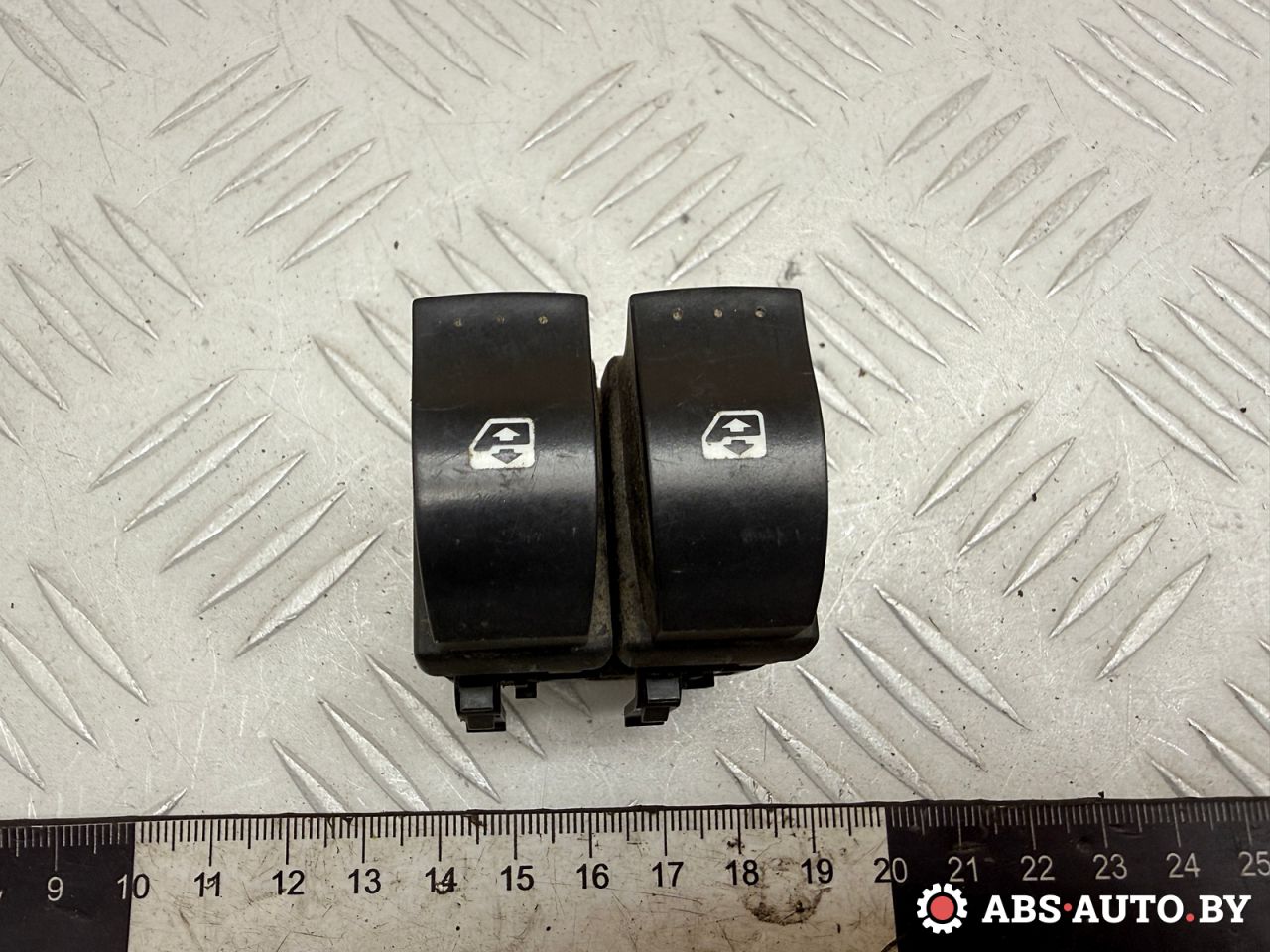 кнопка стеклоподъемника Renault Laguna 2 поколение 2001, 1.9 л., F9Q 750, дизель, МКПП, хетчбэк 5 дв., 015087D - фото №1