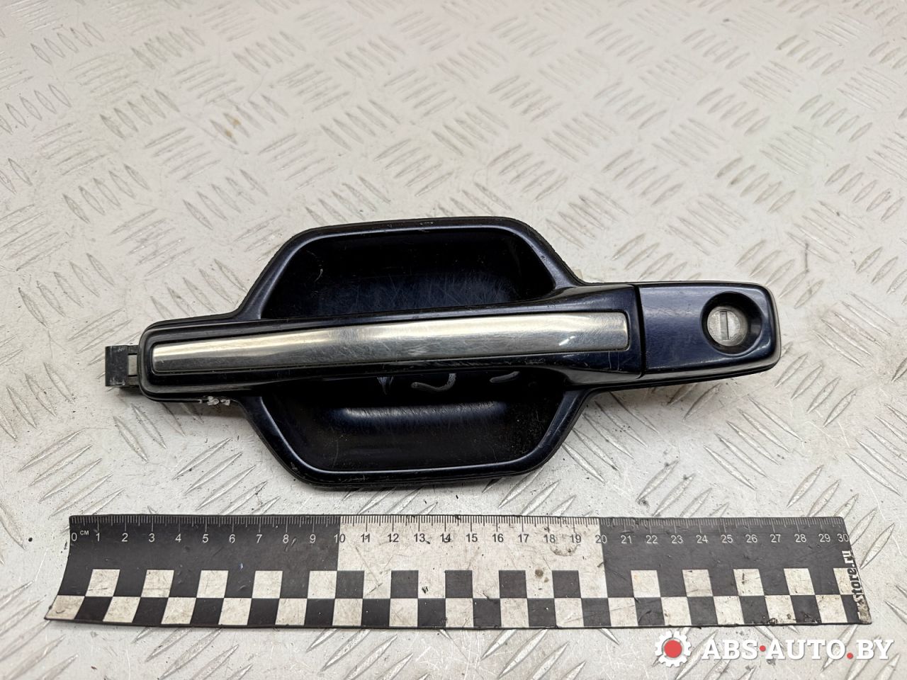 ручка наружная Mitsubishi Pajero 3 поколение 2002, 3.2 л., дизель, МКПП, внедорожник 3 дв., полный привод - фото №1