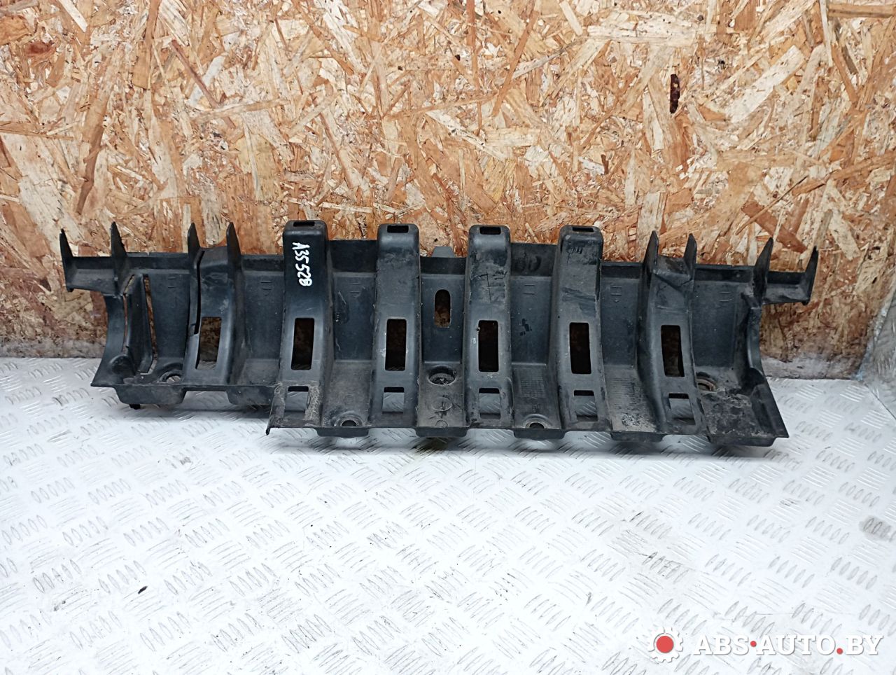 Крепление бампера заднего Peugeot 3008 1 поколение 2012, 1.6 л., дизель, робот, передний привод, правый руль, 9682936080 - фото №1