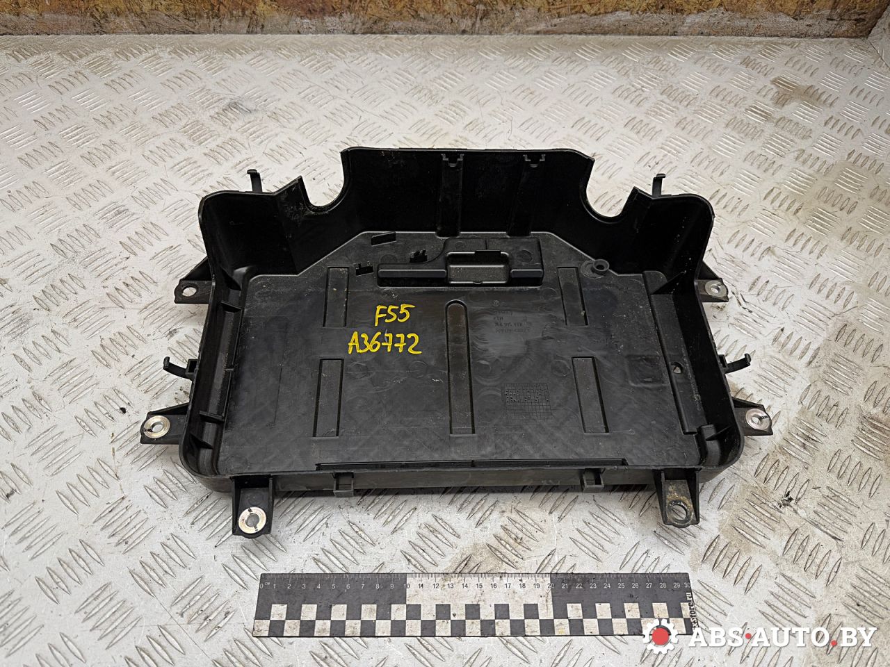 полка аккумулятора Volkswagen Touareg 1 поколение 2006, 2.5 л., BAC, дизель, МКПП, внедорожник 5 дв., 7L6915333C - фото №1