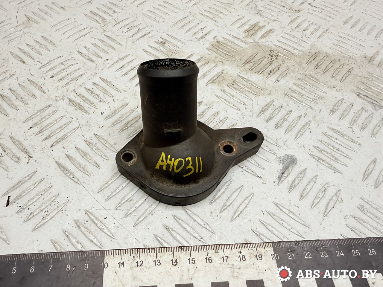 фланец (тройник) системы охлаждения Smart Forfour 1 поколение 2004, 1.3 л., бензин, МКПП, MN155852 - фото №1