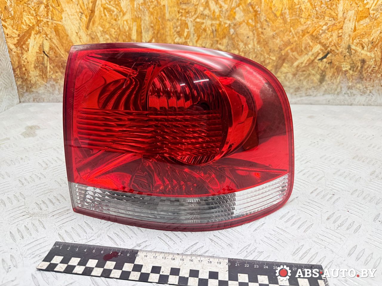 фонарь задний правый Volkswagen Touareg 1 поколение 2006, 3.0 л., BKS, дизель, АКПП, внедорожник 5 дв., полный привод, 7L6945096K, 28258002 - фото №1