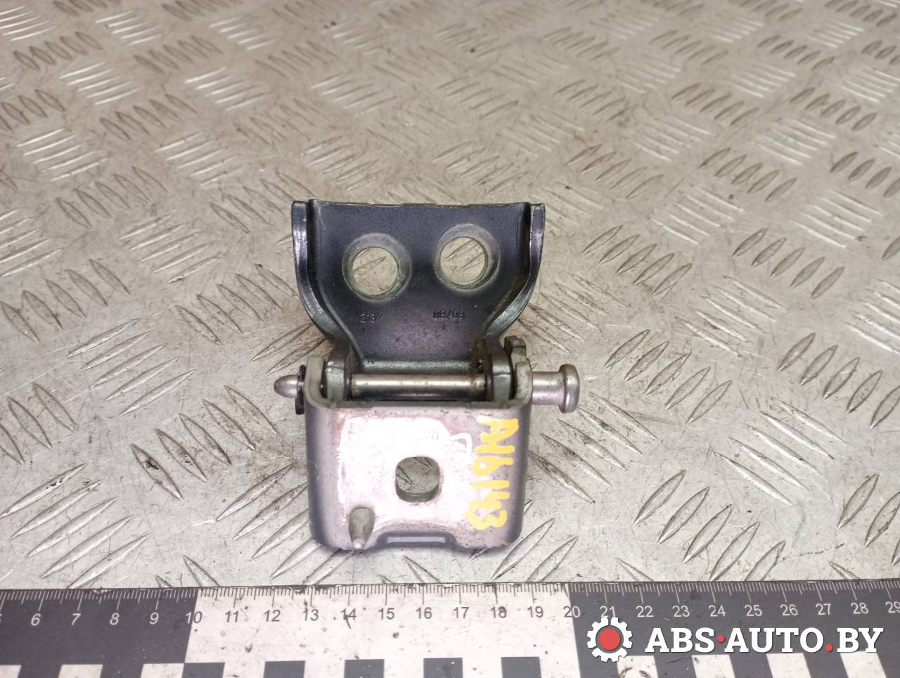 петля двери Citroen C4 1 поколение 2006, 1.6 л., бензин, МКПП - фото №1