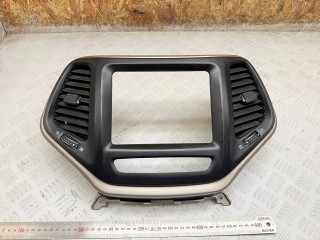 рамка под магнитолу Jeep Cherokee 5 поколение 2016, 2.0 л., EBT, дизель, АКПП, внедорожник 5 дв., 68143781AB, P68143781AB, 1WG52TRMAA, 1WP091S5AD, 1WG58TRMAC, 1WG57TRMAC