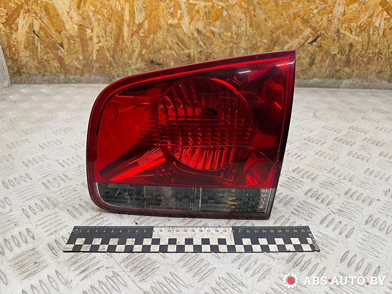 фонарь крышки багажника правый Volkswagen Touareg 1 поколение 2006, 2.5 л., BAC, дизель, МКПП, внедорожник 5 дв., 28268003, 7L6945094H - фото №1