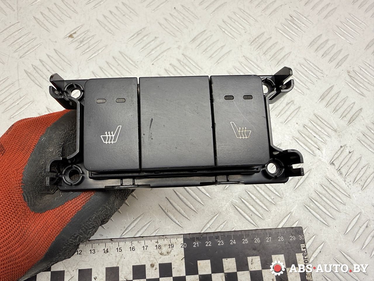 кнопка обогрева сидений Hyundai Santa Fe 2 поколение (CM) 2006, 2.2 л., D4EB, дизель, МКПП, внедорожник 5 дв., 201003413 - фото №1