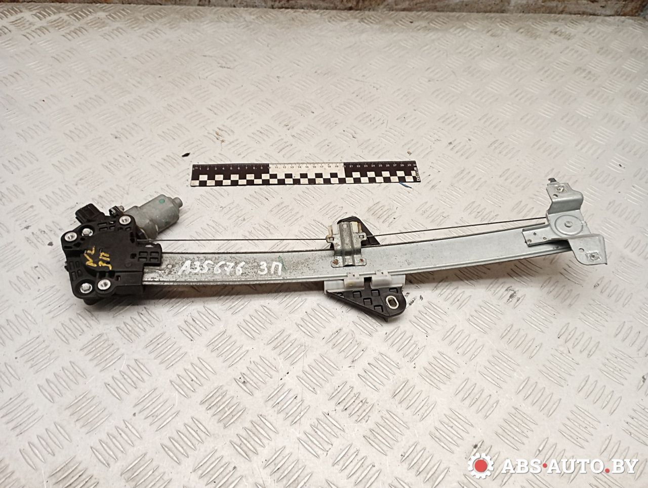 стеклоподъемник электрический задний правый Honda Civic 8 поколение 2008, 2.2 л., N22A2, дизель, МКПП, хетчбэк 5 дв., правый руль, 712201 - фото №1