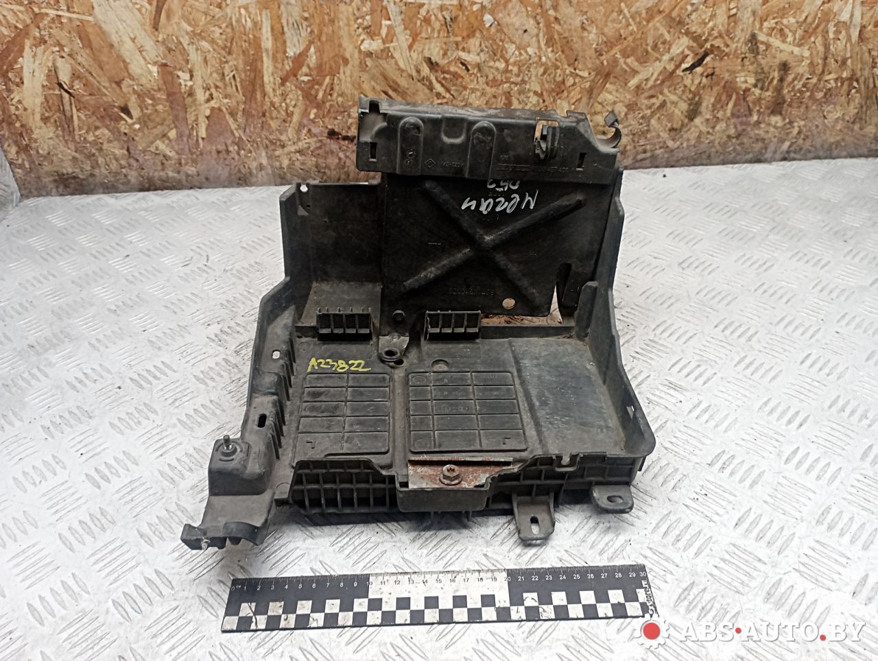 полка аккумулятора Renault Megane 2 поколение 2005, передний привод, 8200467409, 8200467408, 8200467406 - фото №1