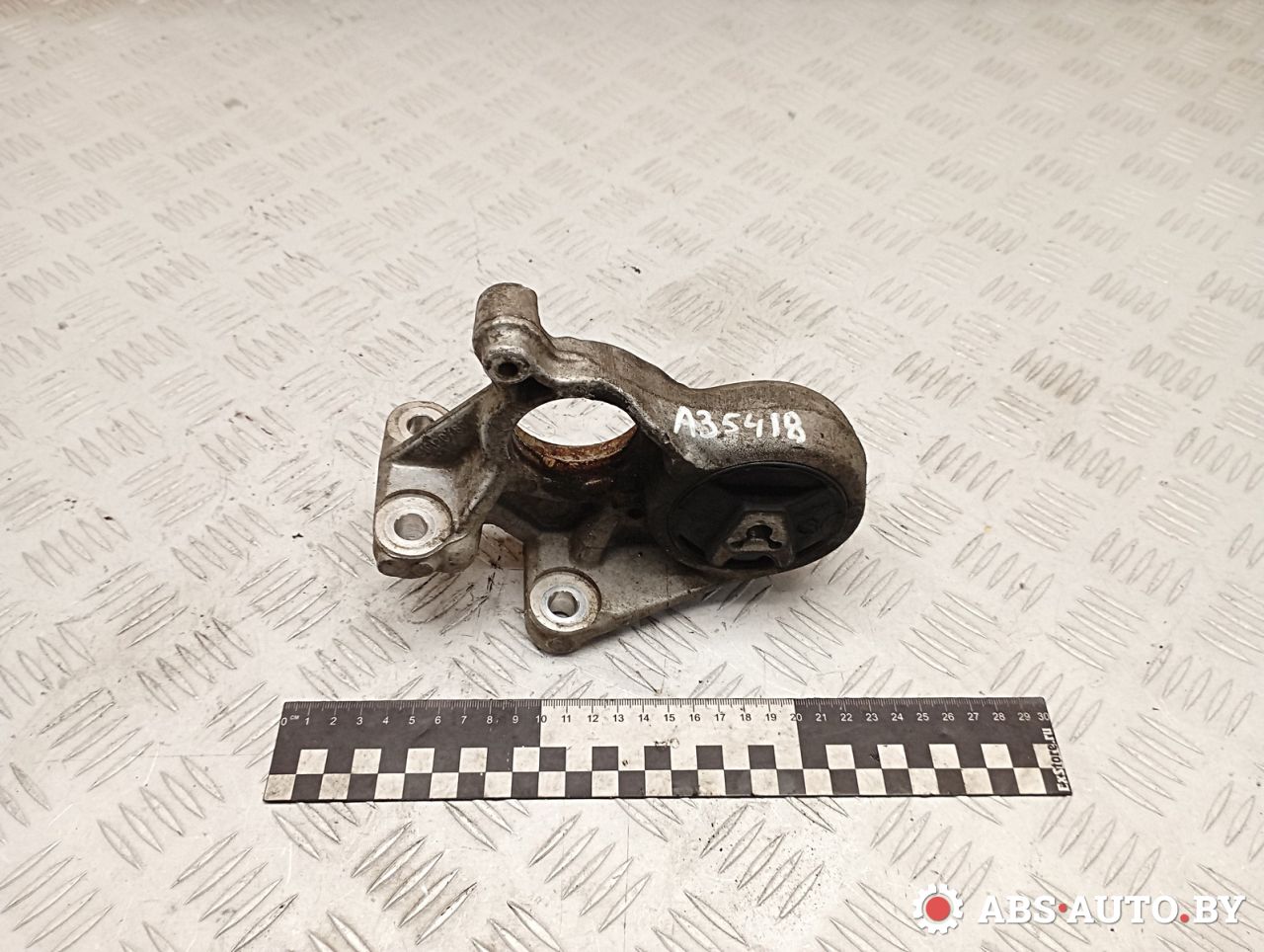 кронштейн полуоси Peugeot 3008 1 поколение 2012, 1.6 л., дизель, робот, передний привод, правый руль, 81090780, 9684500180 - фото №1