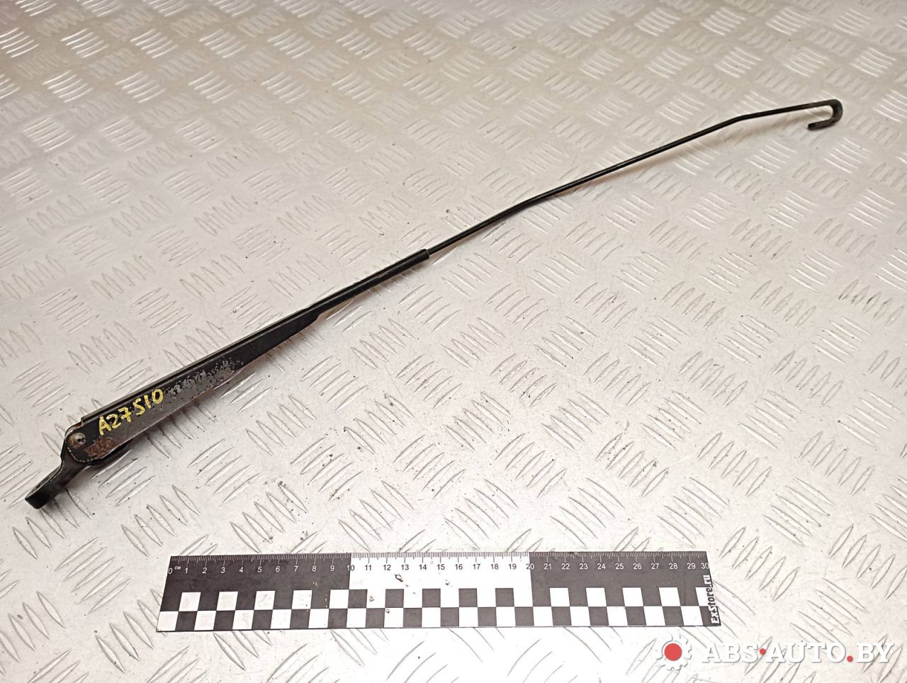 щеткодержатель (поводок стеклоочистителя, дворник) Renault Laguna 1 поколение 1998, 7700821934, 71218 - фото №1