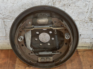 защитный кожух тормозного механизма Volkswagen Golf 3 поколение 1995