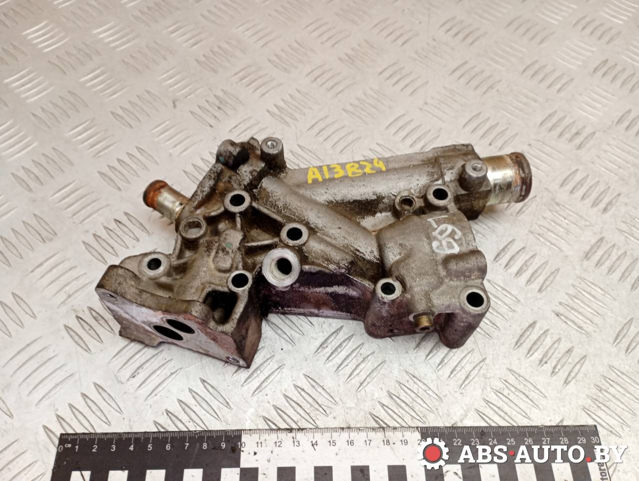 корпус термостата Peugeot 307 1 поколение 2005, 2.0 л., бензин, АКПП, универсал, 9635696080 - фото №1