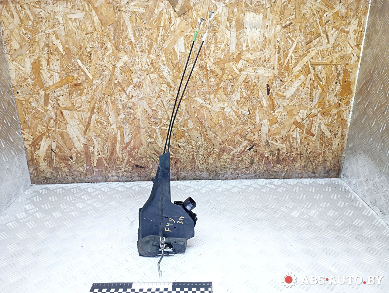 замок двери задней правой Toyota RAV4 2 поколение (XA20) 2003, 2.0 л., 1CD-FTV, дизель, МКПП, внедорожник 5 дв. - фото №1