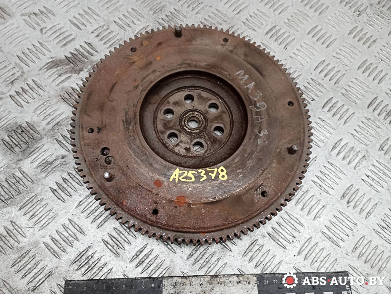 маховик Mazda 323C BA 1995, 1.5 л., бензин, B6S7 - фото №1