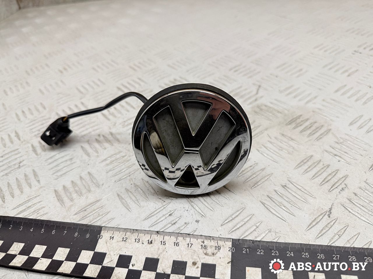 эмблема Volkswagen Bora 1 поколение 2000, 1.9 л., дизель, МКПП, седан, 1J5827469, 1J5962103 - фото №1