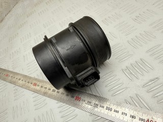 расходомер воздуха Peugeot 407 1 поколение 2005, 2.0 л., RHR (DW10BTED4), дизель, АКПП, седан, 9645948980, 5WK97002, 00001920HH, 1920HH, 1232944, 123944, 1303898, 3M5A12B579AB, 8670093, 9645948780, 558064, MF047, 1419677, 4R8Q12B579AC, 8ET009142421, 8ET009142431, C2C12919, EFD8064RL, PHF500090, 86147, 86149, AMM19653, MAB162, MAB174, 00001920GN, 1920GN, 722184220, FD7064W, FD8064A, FD8064W, FD9047A, FD9064W, 5WK97001, 5WK97001Z, 5WK97002Z, 5WK97011, 210N10196Z