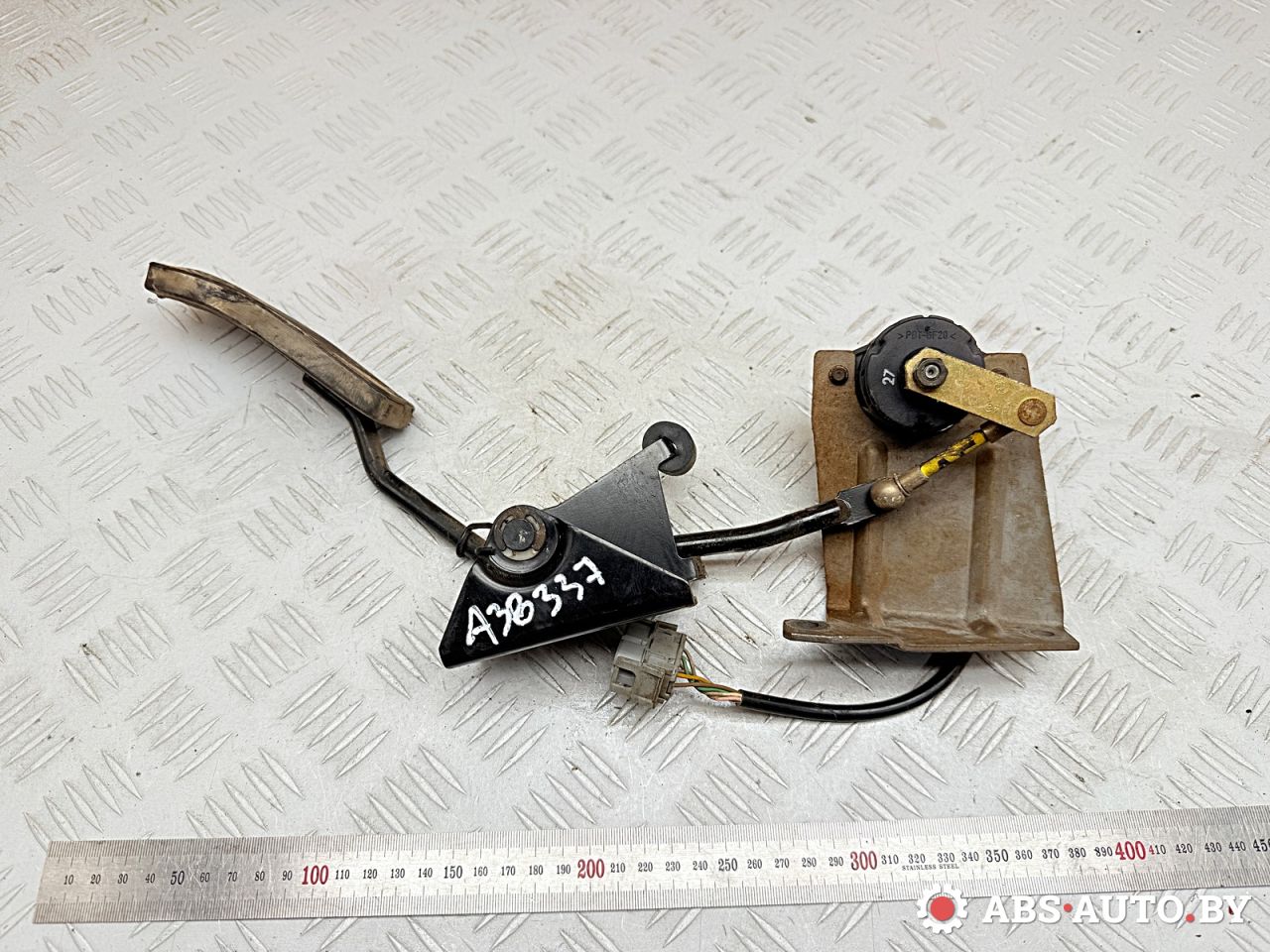 педаль Opel Vectra B 1997, 2.0 л., Y 20 DTL, дизель, МКПП, 0205001042 - фото №1